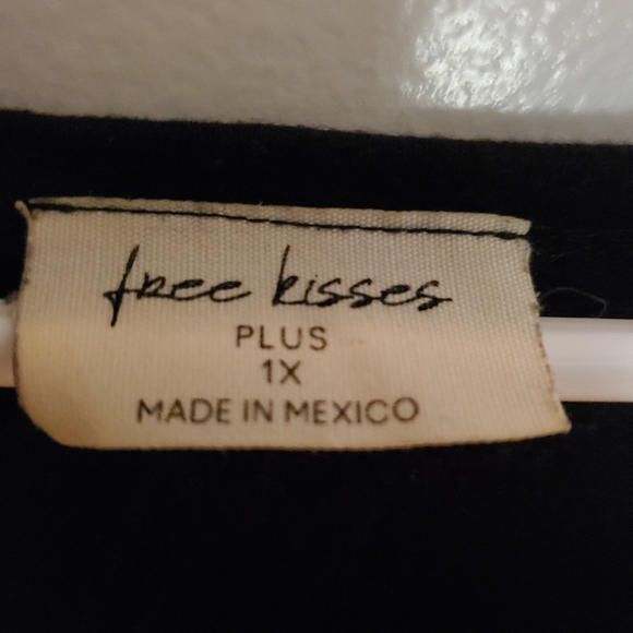 Free Kisses Black Plus Size Top - Picture 2 of 3